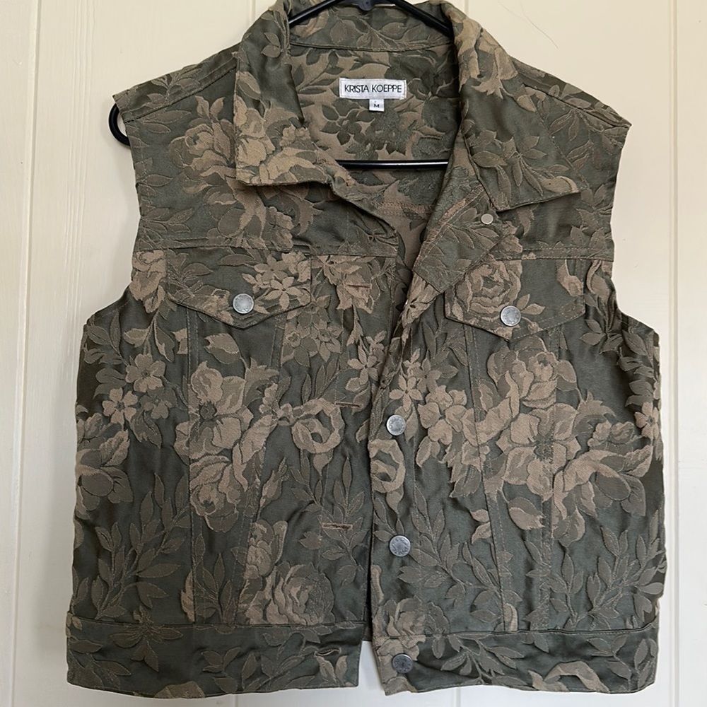 Krista Koeppe vest